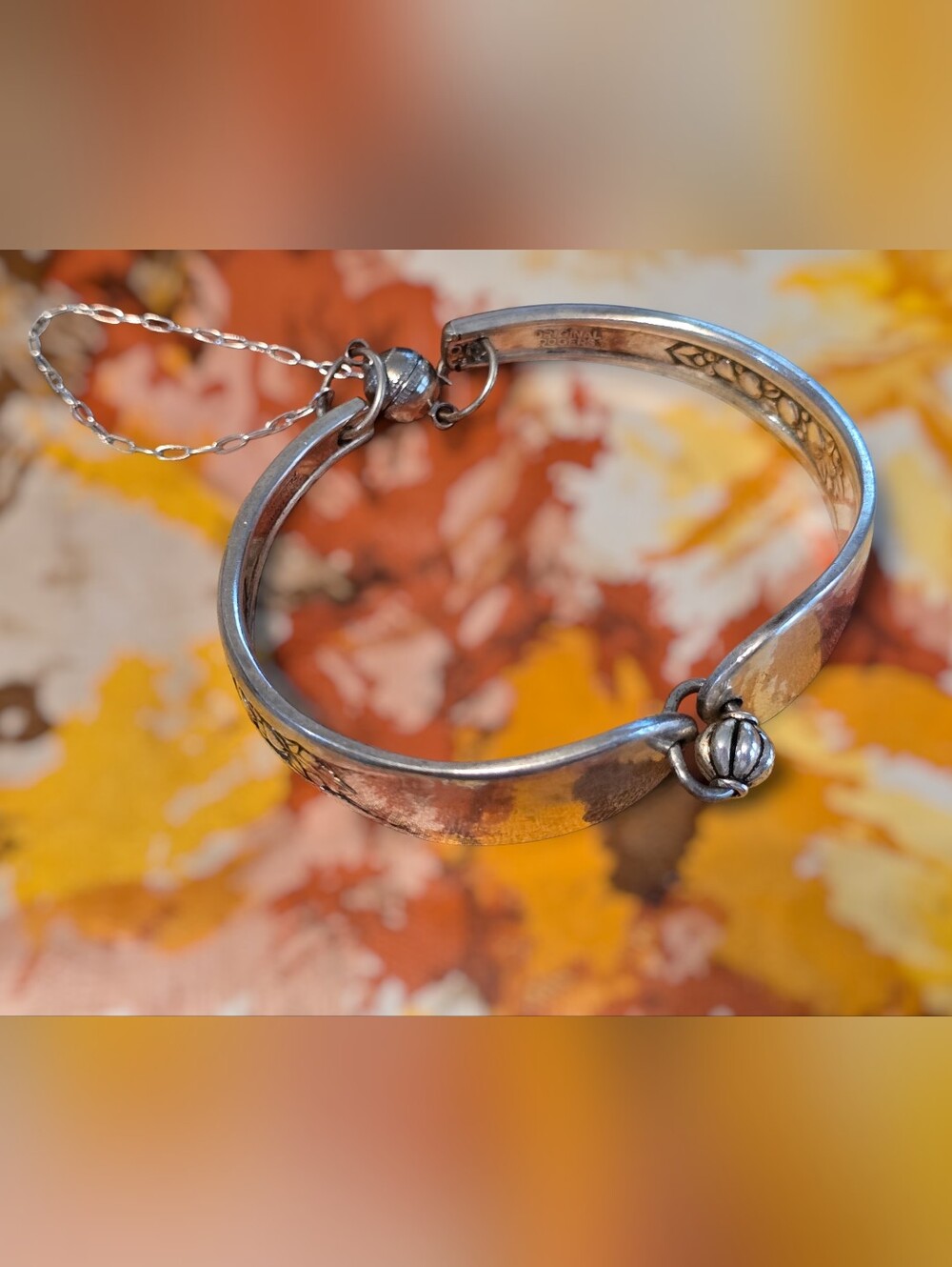Vintage | Silver Toned Floral Hinged Bangle Bracelet